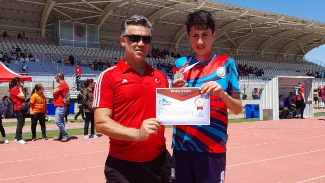 Adana / Karaisalı / 1 Nisan YBO Özel Sporcuları Türkiye Atletizm Şampiyonasında Buğrahan AKTAŞ'tan Türkiye Şampiyonluğu